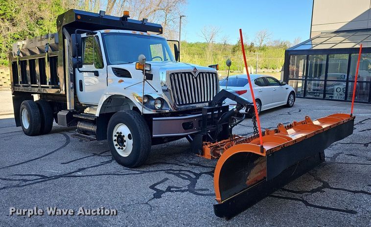 image for item DM1586 2010 International  WorkStar 7300 dump truck