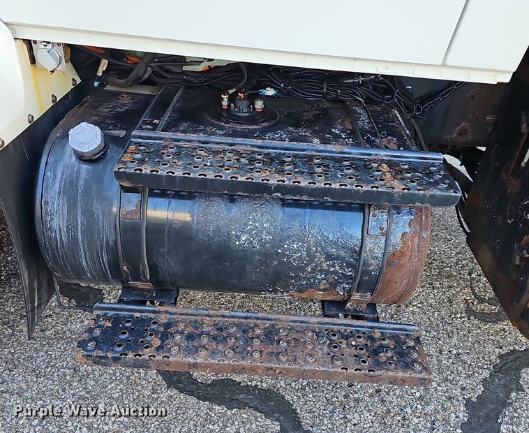 image for item DM1586 2010 International  WorkStar 7300 dump truck