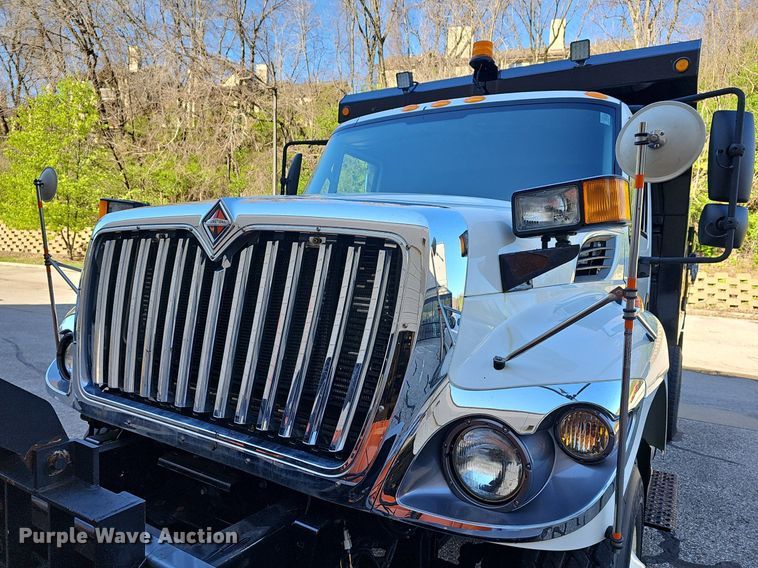 image for item DM1586 2010 International  WorkStar 7300 dump truck