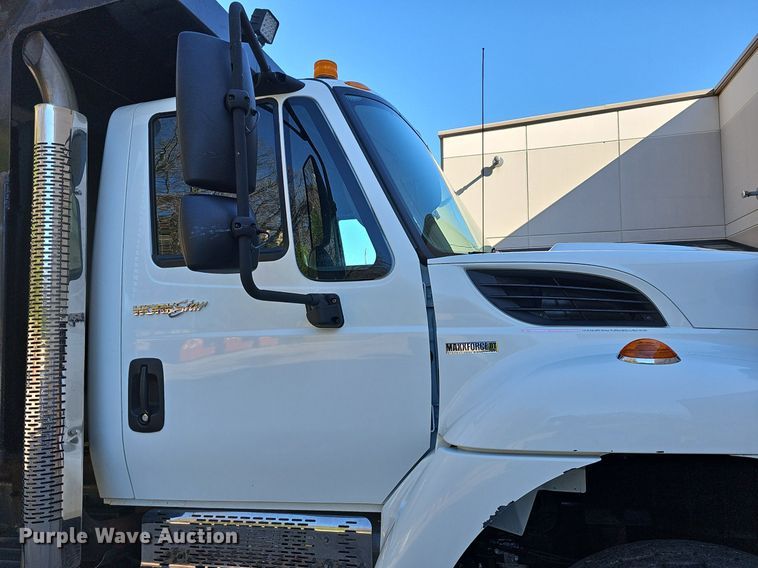 image for item DM1586 2010 International  WorkStar 7300 dump truck