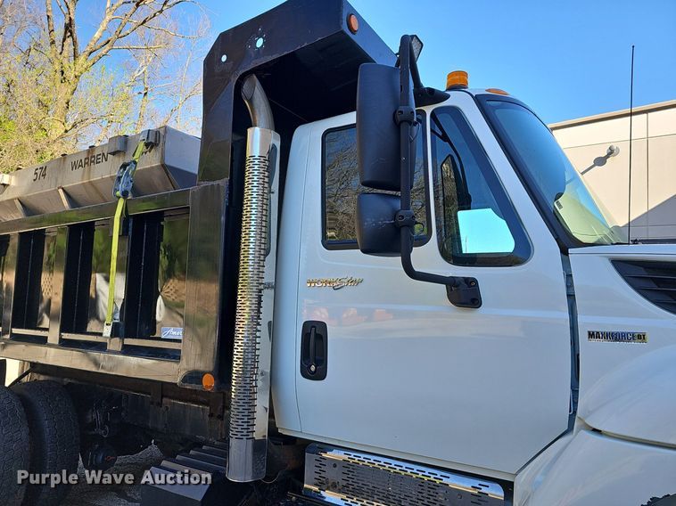 image for item DM1586 2010 International  WorkStar 7300 dump truck