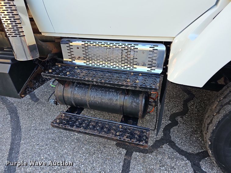 image for item DM1586 2010 International  WorkStar 7300 dump truck