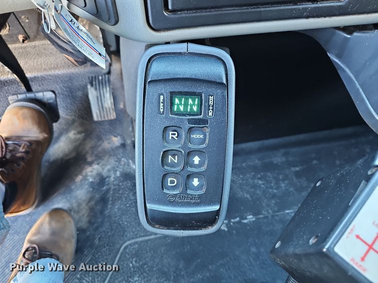 image for item DM1586 2010 International  WorkStar 7300 dump truck