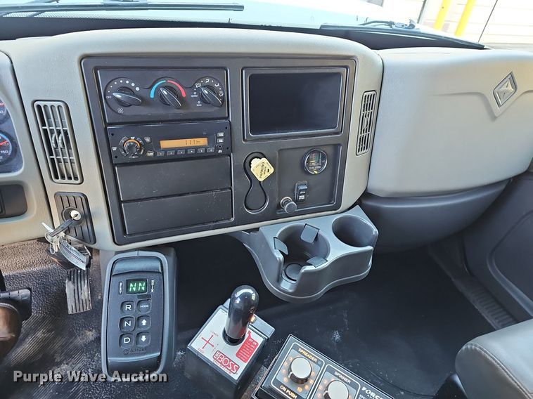 image for item DM1586 2010 International  WorkStar 7300 dump truck