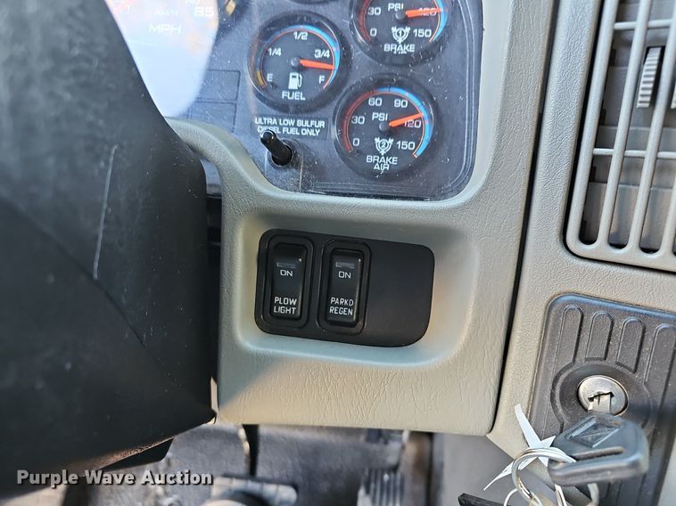 image for item DM1586 2010 International  WorkStar 7300 dump truck