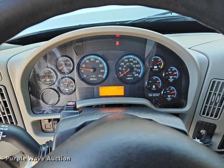 image for item DM1586 2010 International  WorkStar 7300 dump truck