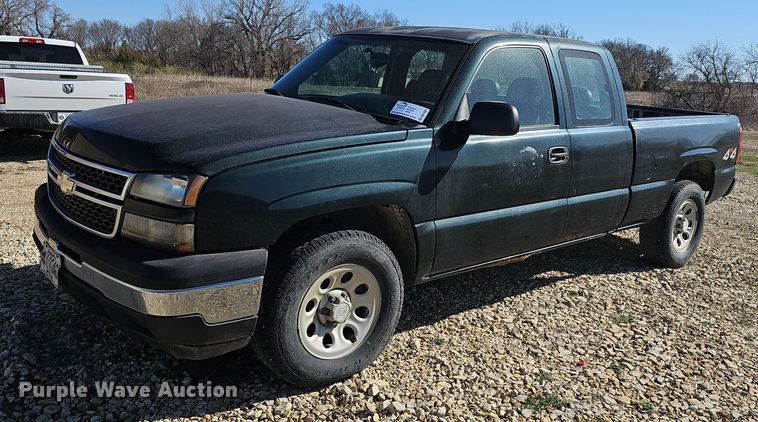 image for item DM1601 2006 Chevrolet Silverado 1500 Ext. Cab pickup truck