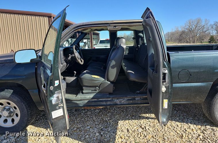 image for item DM1601 2006 Chevrolet Silverado 1500 Ext. Cab pickup truck