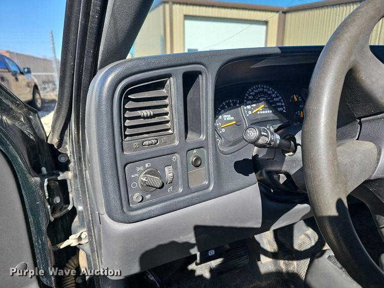 image for item DM1601 2006 Chevrolet Silverado 1500 Ext. Cab pickup truck