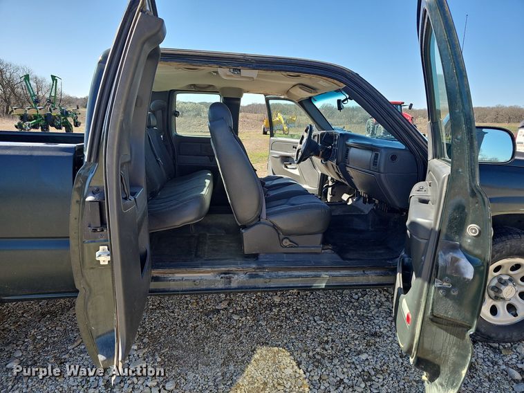 image for item DM1601 2006 Chevrolet Silverado 1500 Ext. Cab pickup truck