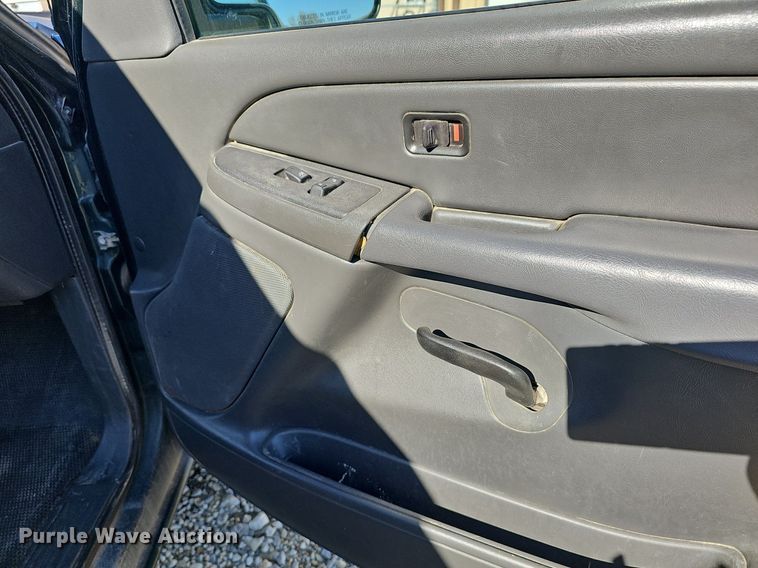 image for item DM1601 2006 Chevrolet Silverado 1500 Ext. Cab pickup truck