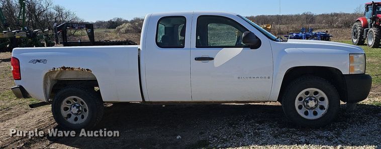 image for item DM1602 2009 Chevrolet Silverado 1500 Ext. Cab pickup truck