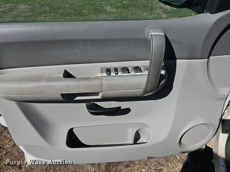 image for item DM1602 2009 Chevrolet Silverado 1500 Ext. Cab pickup truck