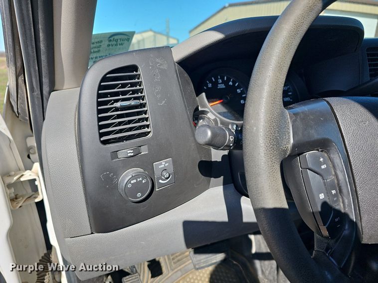 image for item DM1602 2009 Chevrolet Silverado 1500 Ext. Cab pickup truck