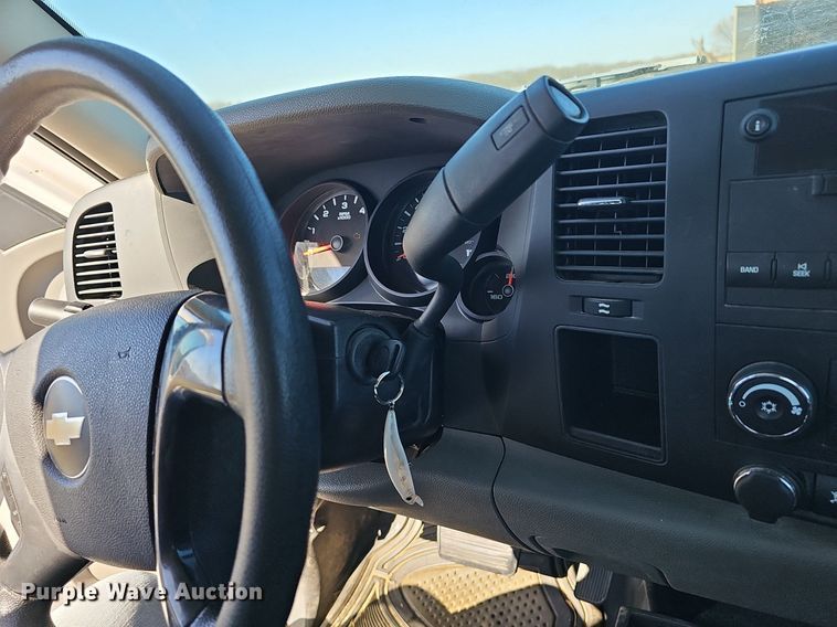 image for item DM1602 2009 Chevrolet Silverado 1500 Ext. Cab pickup truck