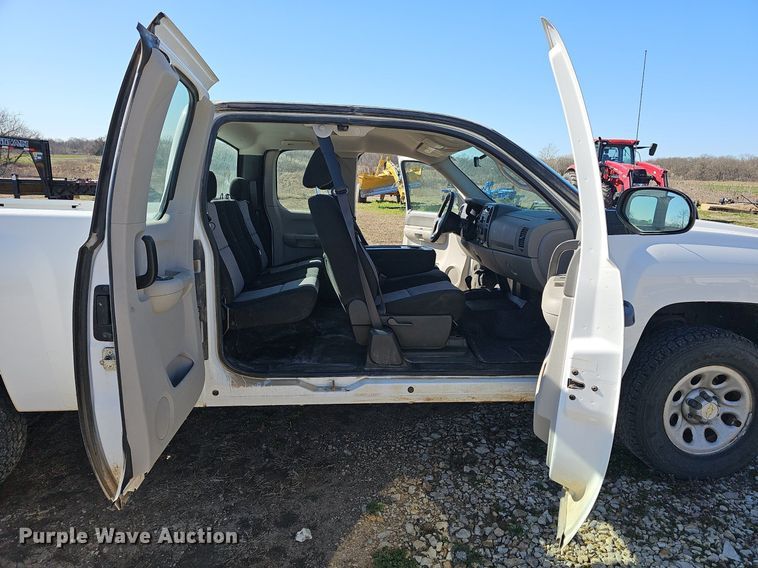 image for item DM1602 2009 Chevrolet Silverado 1500 Ext. Cab pickup truck
