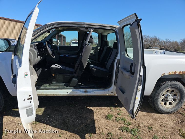 image for item DM1602 2009 Chevrolet Silverado 1500 Ext. Cab pickup truck