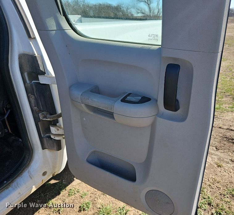 image for item DM1602 2009 Chevrolet Silverado 1500 Ext. Cab pickup truck