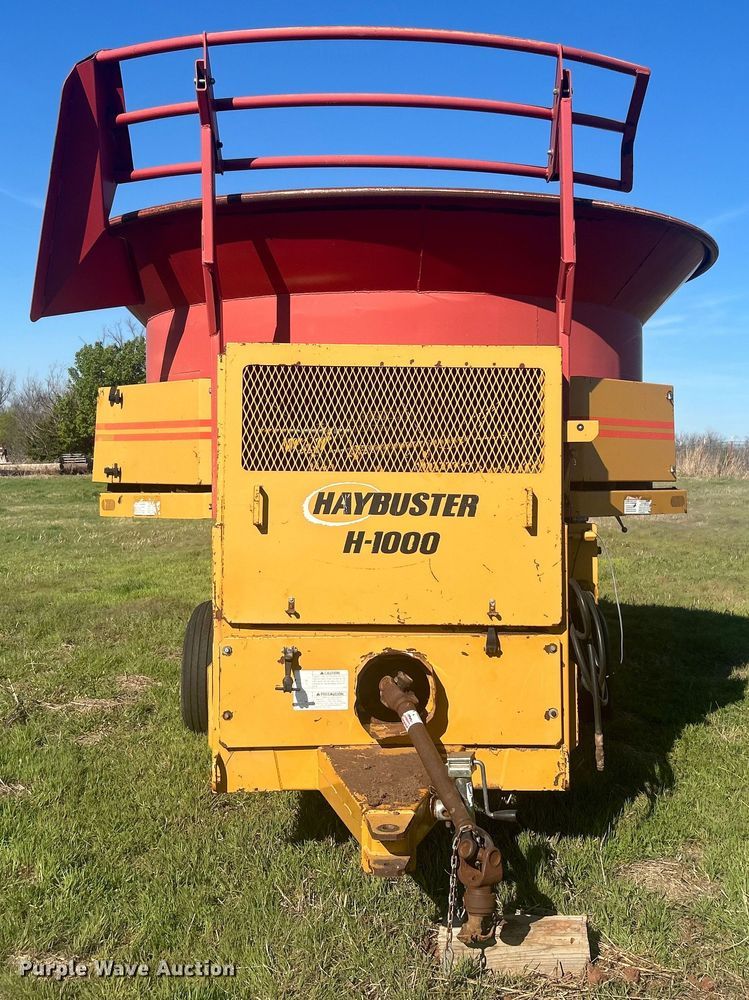 image for item DO1068 Haybuster H1000 bale processor