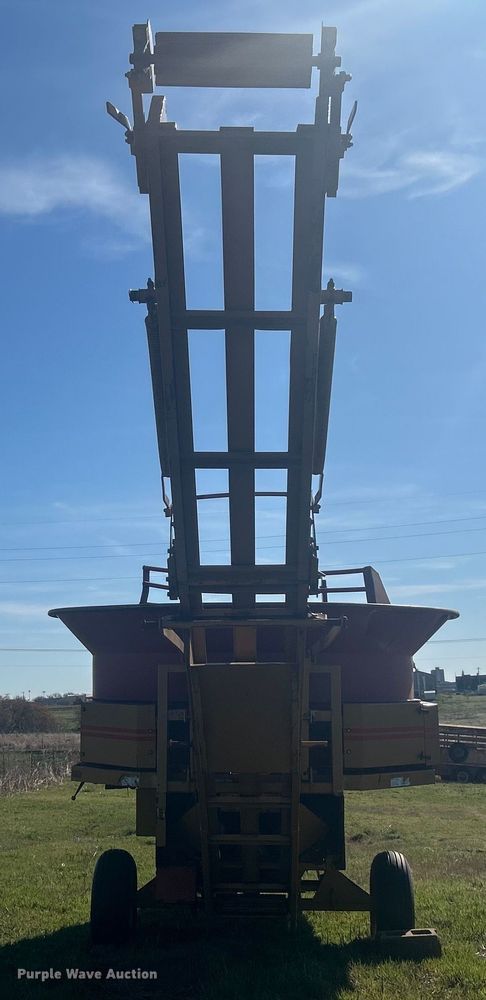 image for item DO1068 Haybuster H1000 bale processor