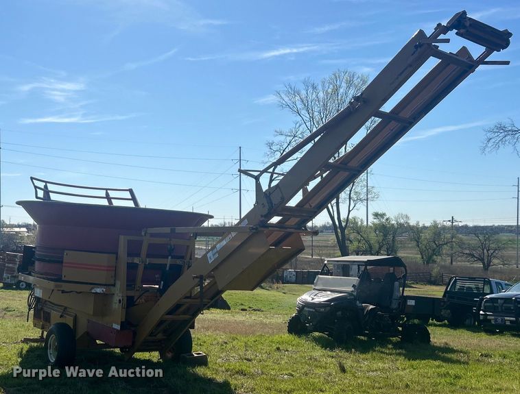 image for item DO1068 Haybuster H1000 bale processor