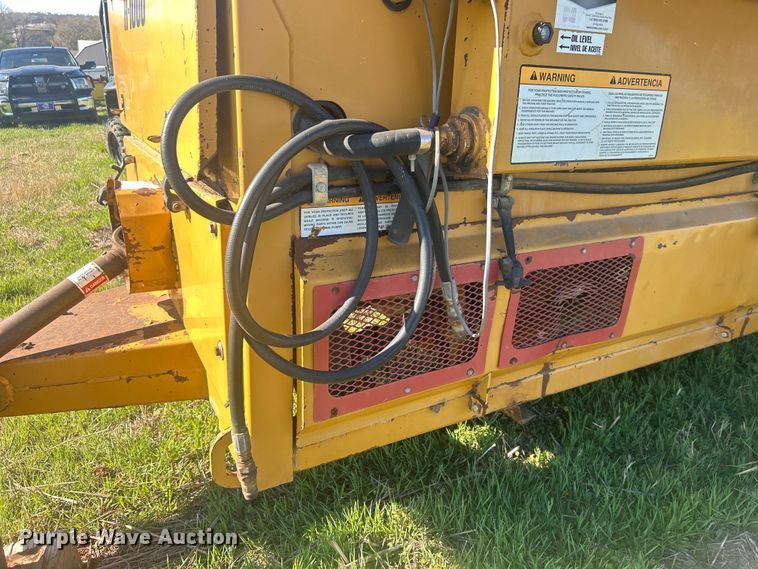 image for item DO1068 Haybuster H1000 bale processor