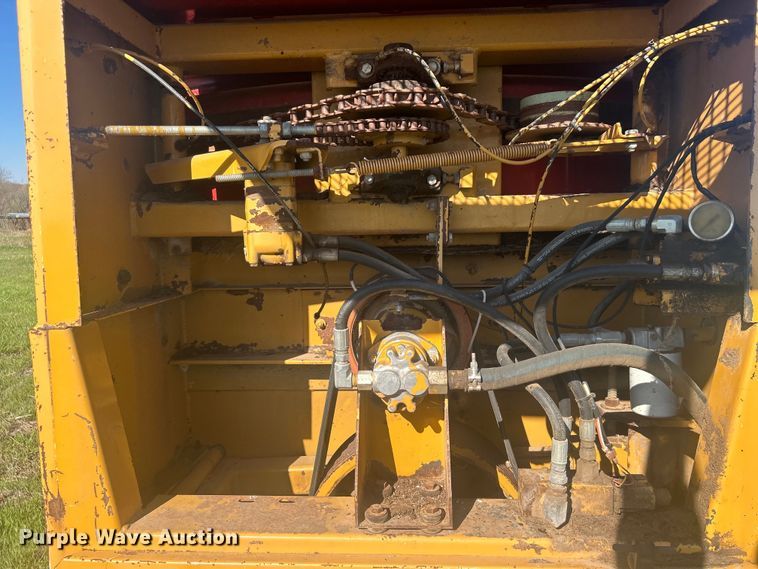 image for item DO1068 Haybuster H1000 bale processor