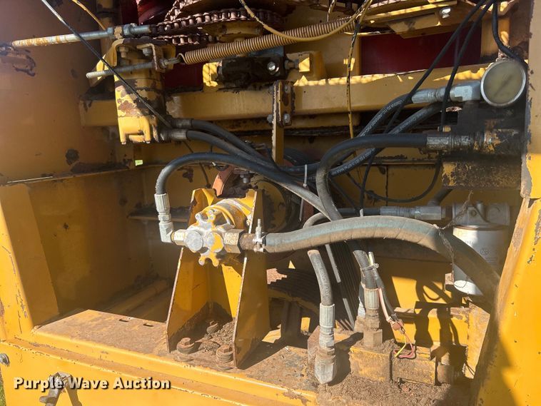 image for item DO1068 Haybuster H1000 bale processor