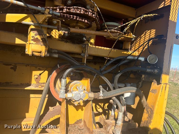 image for item DO1068 Haybuster H1000 bale processor