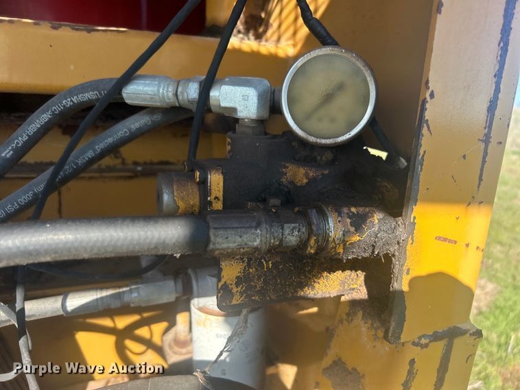 image for item DO1068 Haybuster H1000 bale processor