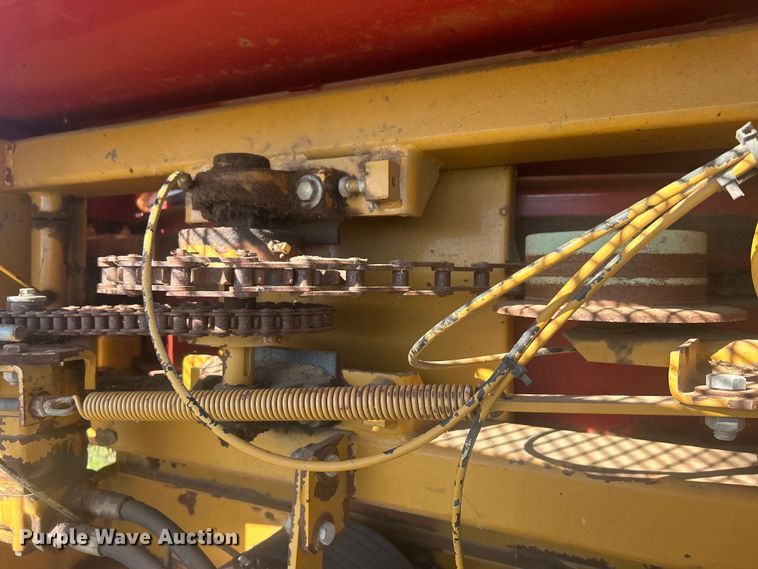 image for item DO1068 Haybuster H1000 bale processor
