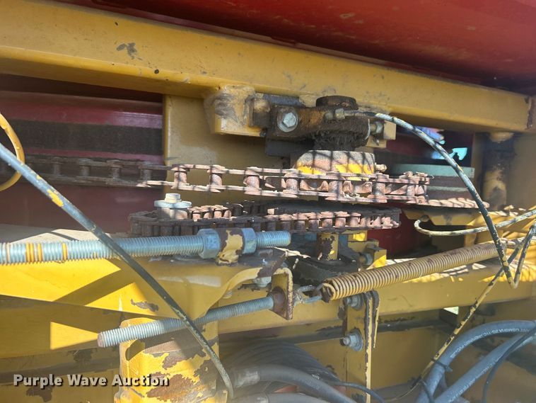 image for item DO1068 Haybuster H1000 bale processor