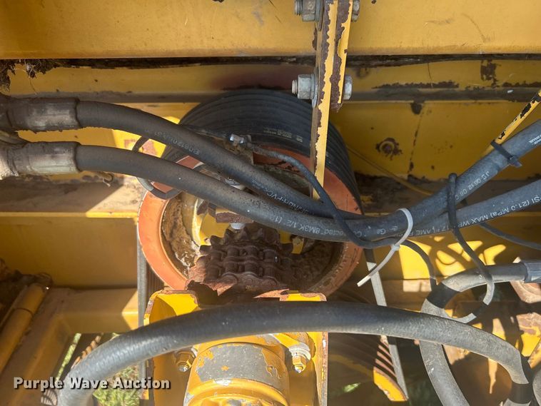 image for item DO1068 Haybuster H1000 bale processor