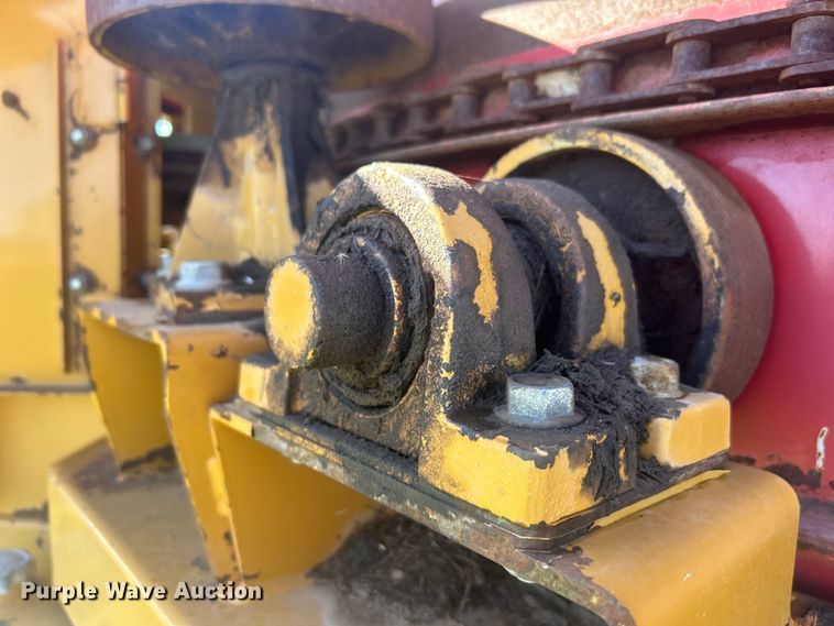 image for item DO1068 Haybuster H1000 bale processor