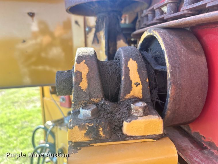 image for item DO1068 Haybuster H1000 bale processor