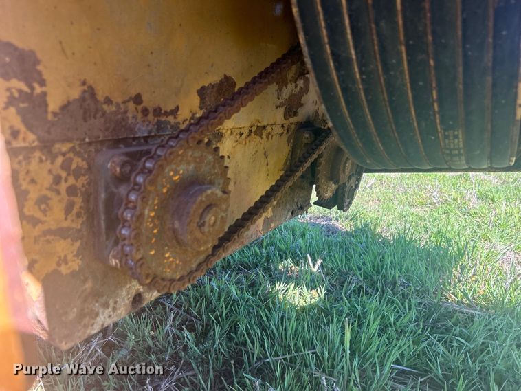 image for item DO1068 Haybuster H1000 bale processor