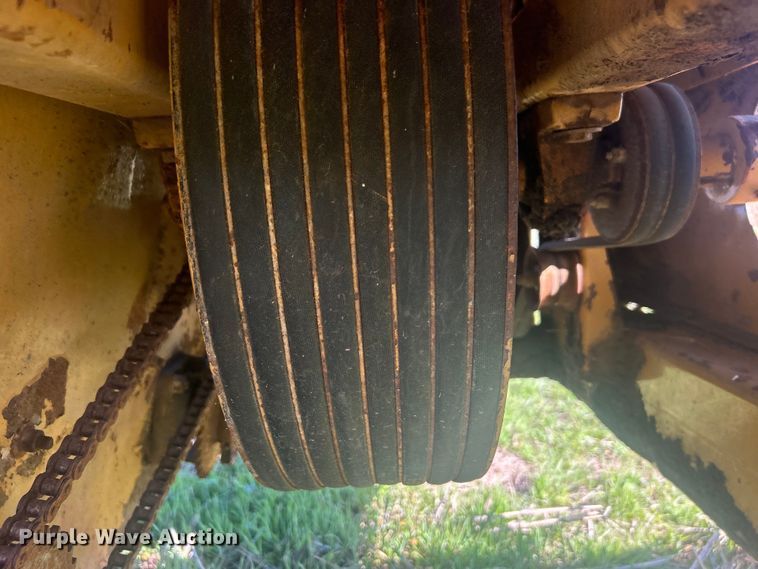 image for item DO1068 Haybuster H1000 bale processor