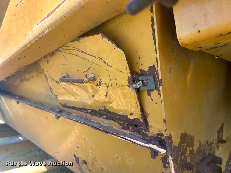 image for item DO1068 Haybuster H1000 bale processor