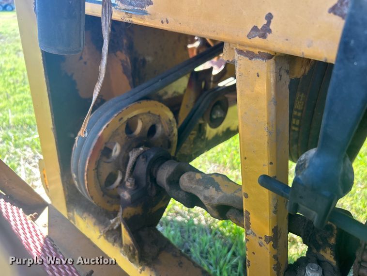 image for item DO1068 Haybuster H1000 bale processor