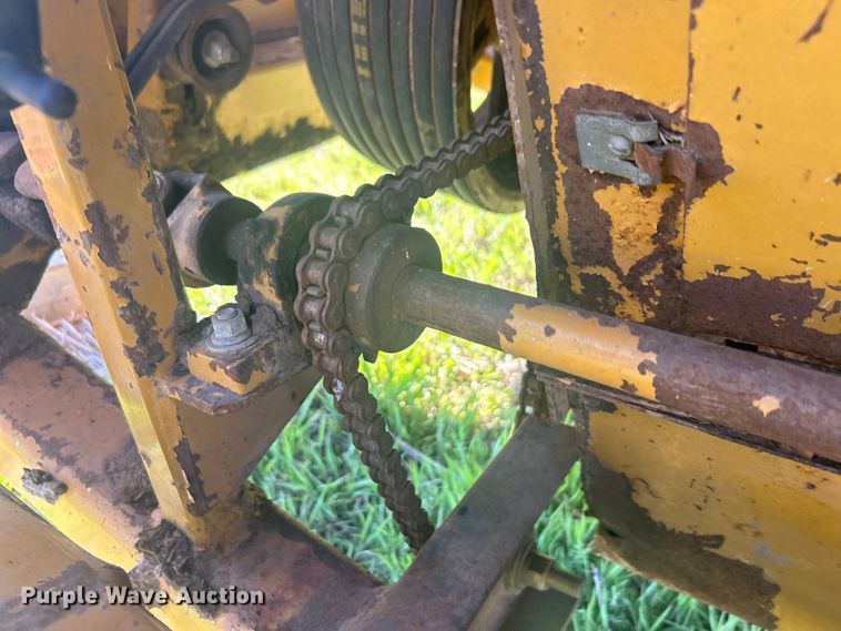 image for item DO1068 Haybuster H1000 bale processor