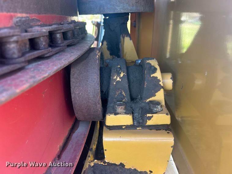 image for item DO1068 Haybuster H1000 bale processor