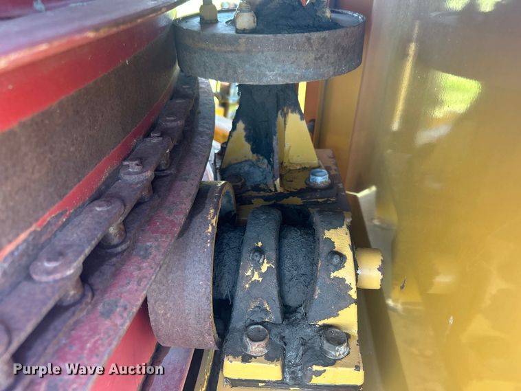 image for item DO1068 Haybuster H1000 bale processor