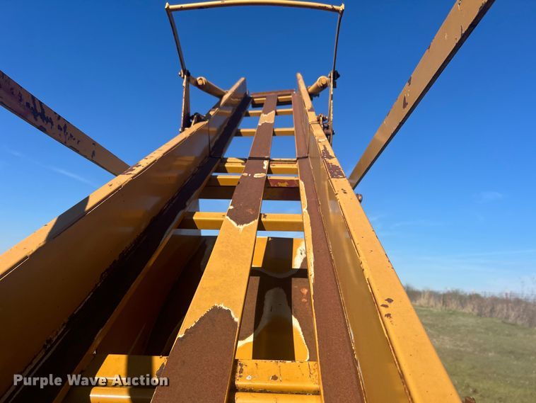 image for item DO1068 Haybuster H1000 bale processor