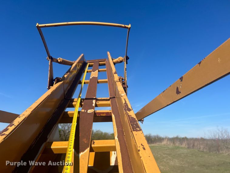 image for item DO1068 Haybuster H1000 bale processor