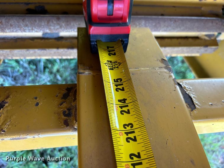 image for item DO1068 Haybuster H1000 bale processor