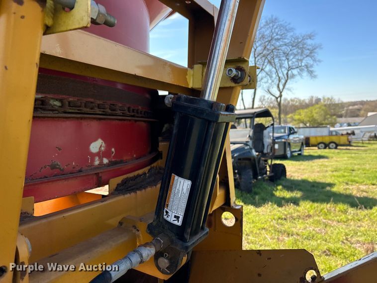 image for item DO1068 Haybuster H1000 bale processor