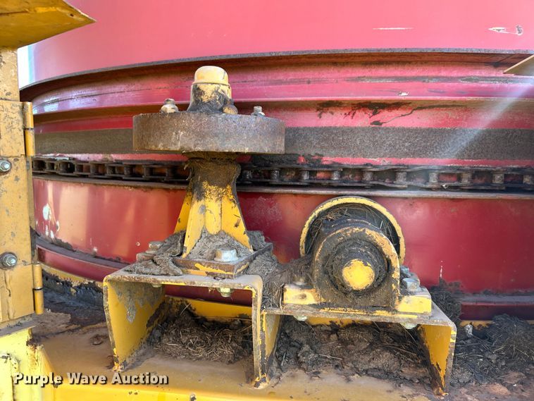 image for item DO1068 Haybuster H1000 bale processor