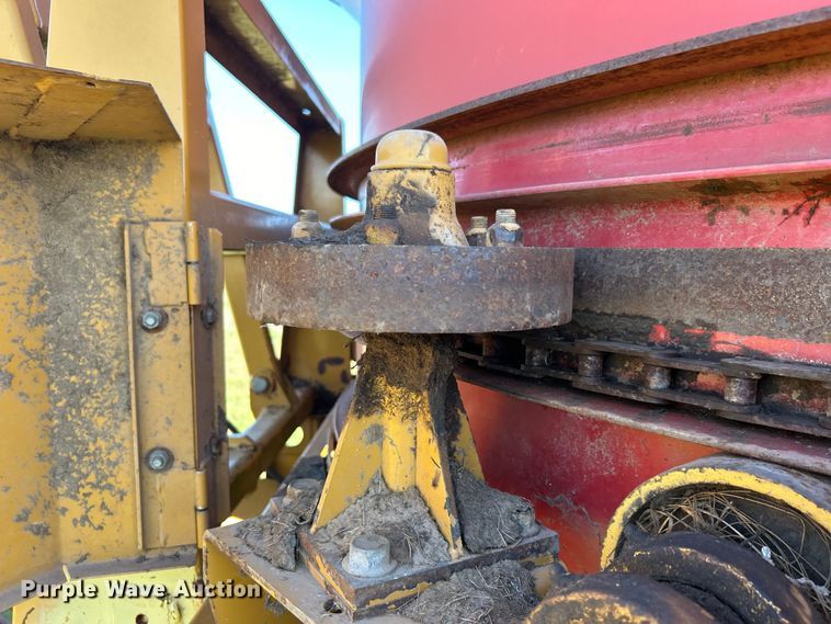 image for item DO1068 Haybuster H1000 bale processor