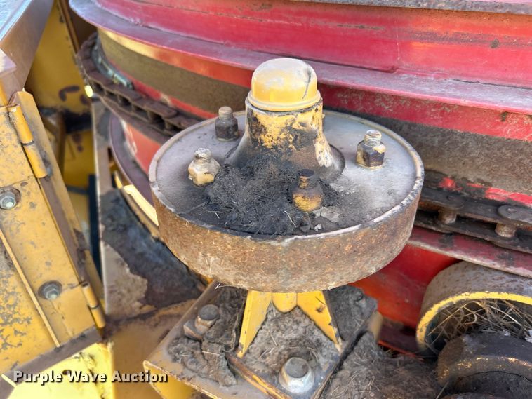 image for item DO1068 Haybuster H1000 bale processor