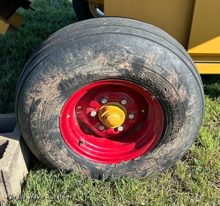 image for item DO1068 Haybuster H1000 bale processor